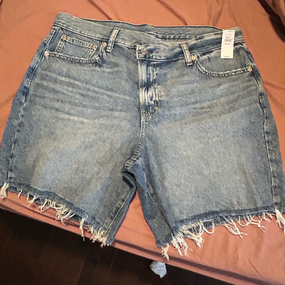 NWT - gap Bermuda shorts